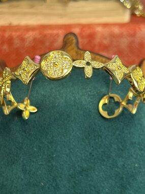 Gold Design Inspired Clover  Motif Bracelet with Pavé Crystals 7”